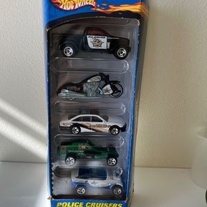 Mattel Hot Wheels Gift Pack 5 Police Cruisers New
